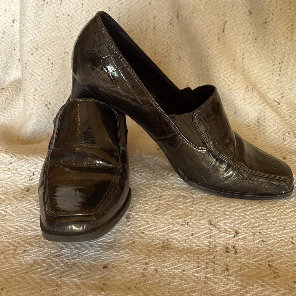 Life Stride Dark Grey Pumps